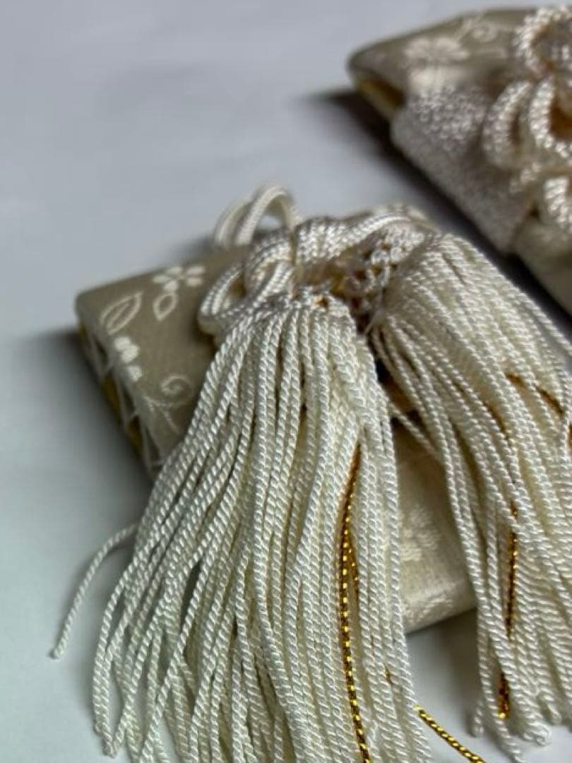 七五三　袴　生成りと金色(腰紐、お守り、懐刀付き)