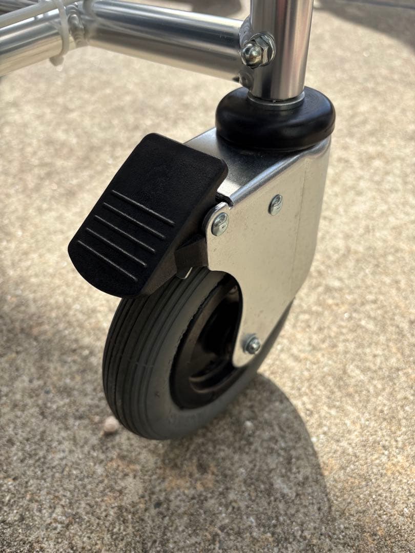 トヨタ純正ストレッチャー　車載（松永製作所製）