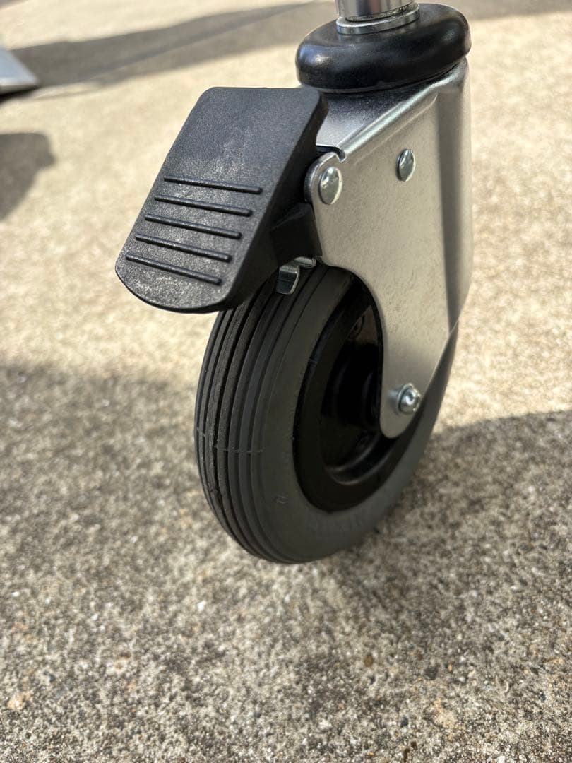 トヨタ純正ストレッチャー　車載（松永製作所製）