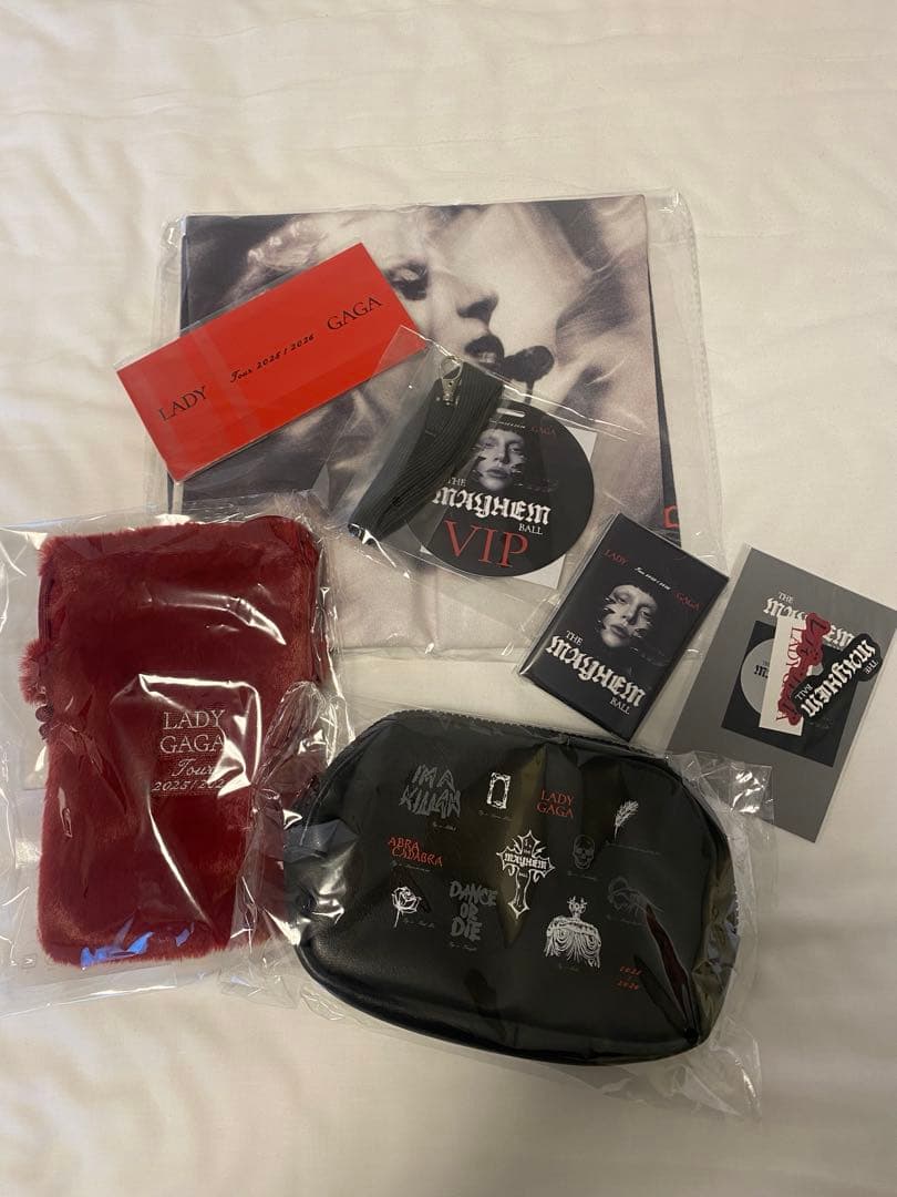 Lady Gaga The MAYHEM Ball VIP GOLD 一式 - メルカリ