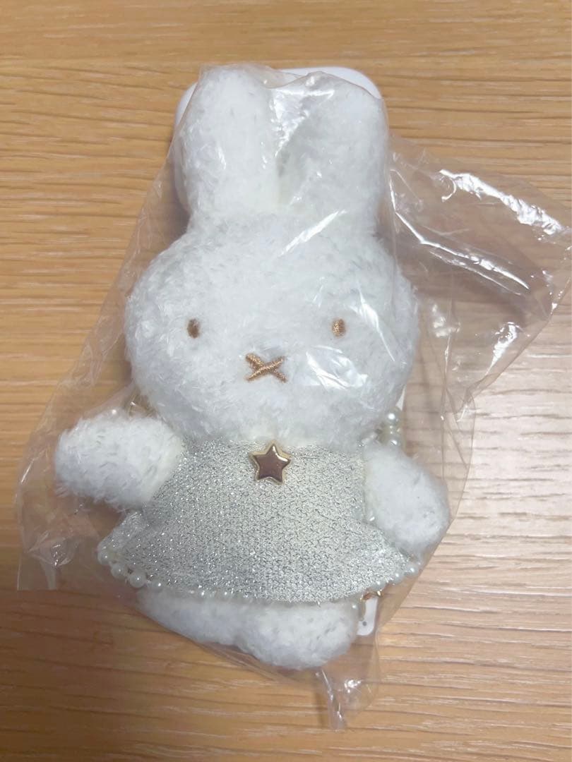 MIIAミッフィー原宿限定 シャイニーバッグチャーム(グレー系) - メルカリ