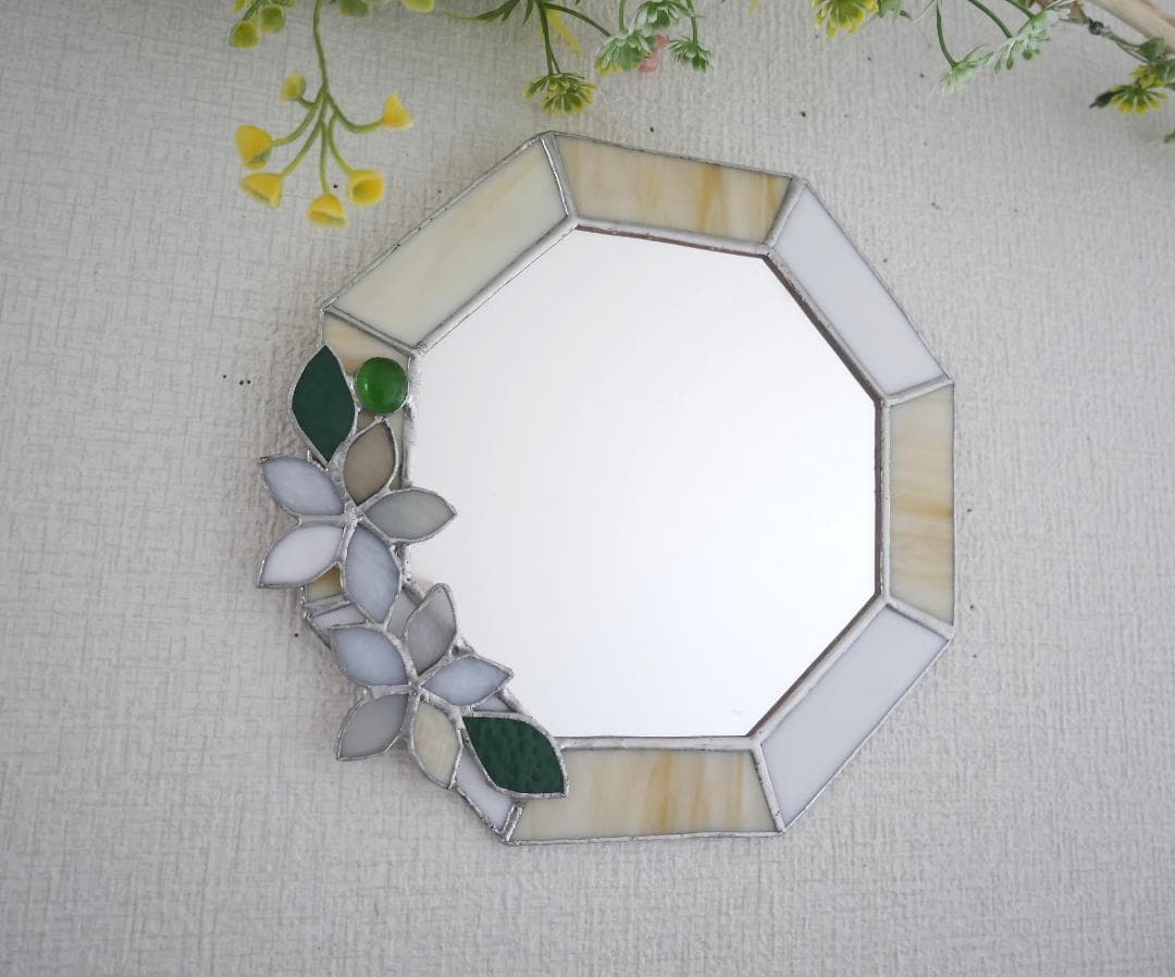 ✴︎:.。.ベージュ×ホワイトの八角形鏡♪　（size20/max22）