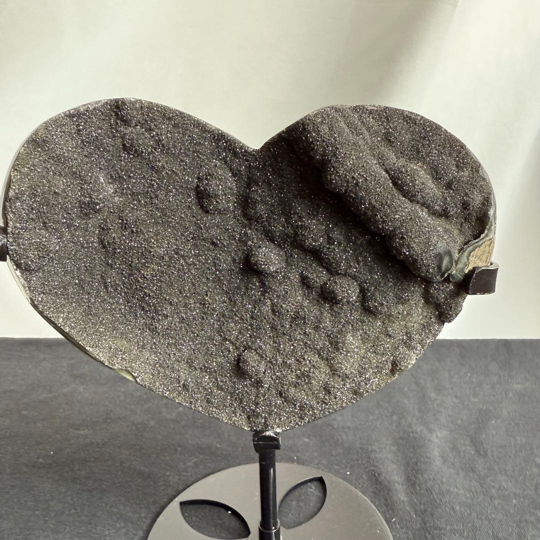 天然石ブラックシュガー水晶のハート　置物　台座付きNO.070402