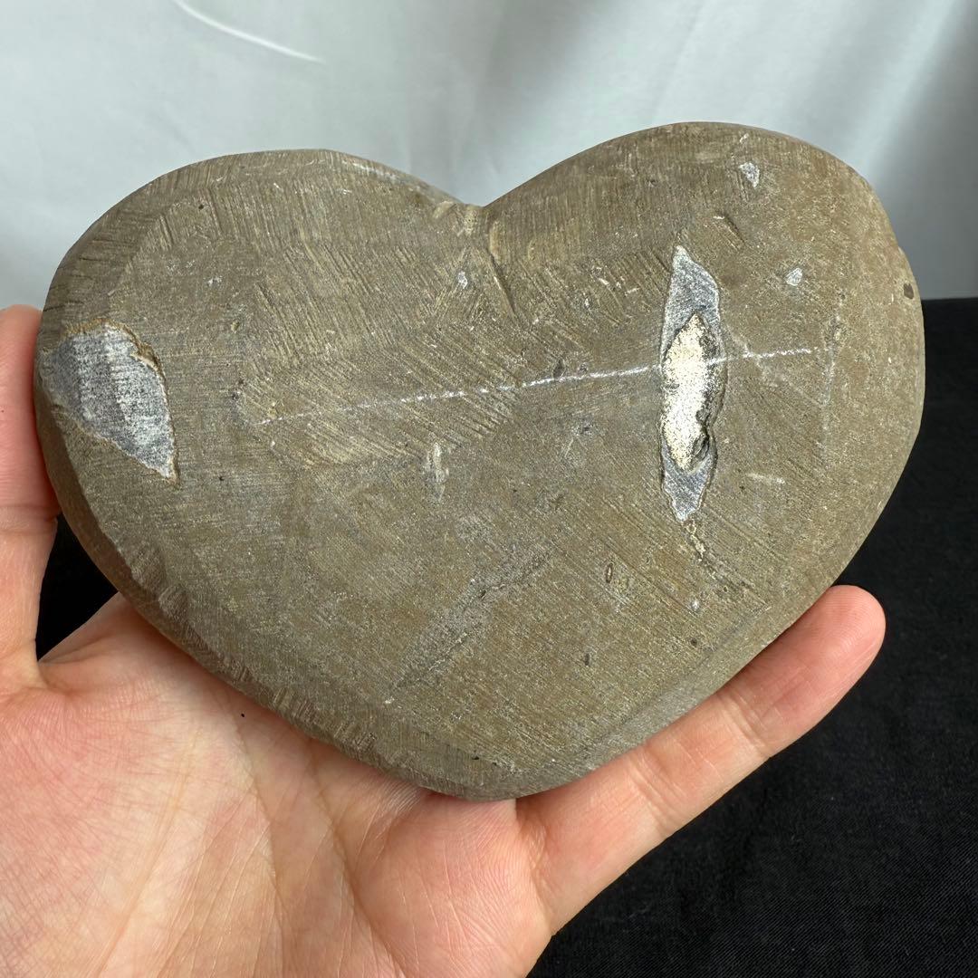 天然石ブラックシュガー水晶のハート　置物　台座付きNO.070402