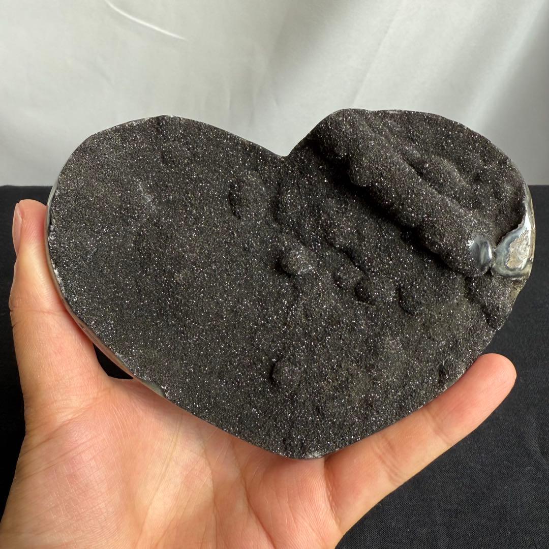 天然石ブラックシュガー水晶のハート　置物　台座付きNO.070402