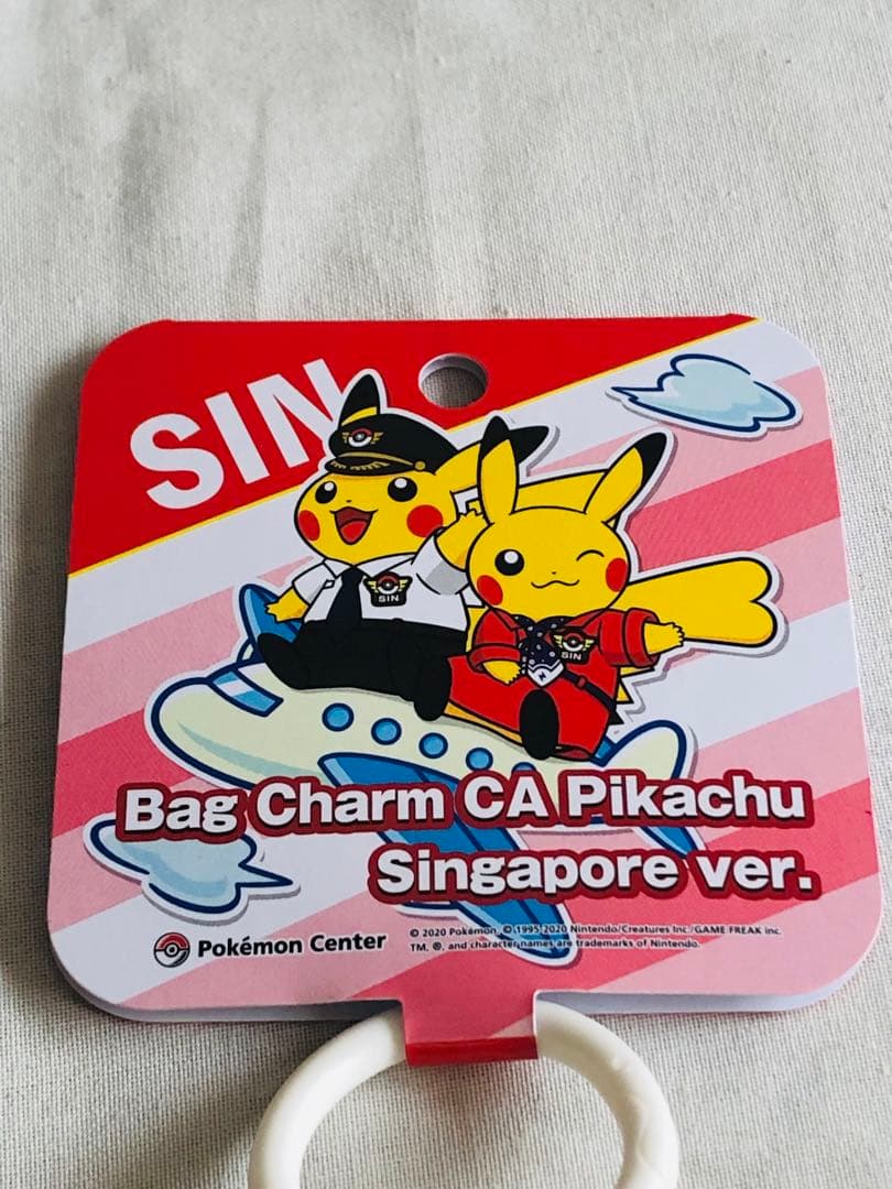 ☆シンガポール限定☆ポケモンセンター CAピカチュウ バッグチャーム