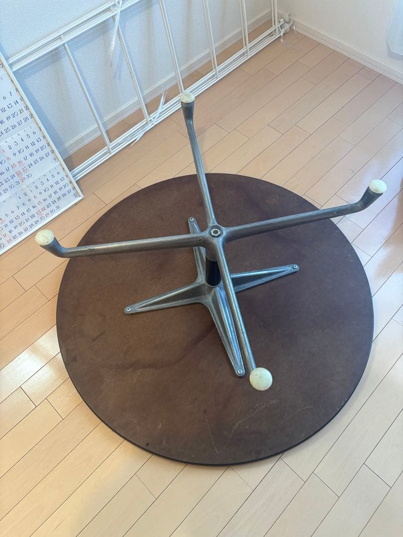 ハーマンミラー製 イームズデザイン コントラクトベース ラウンドテーブル