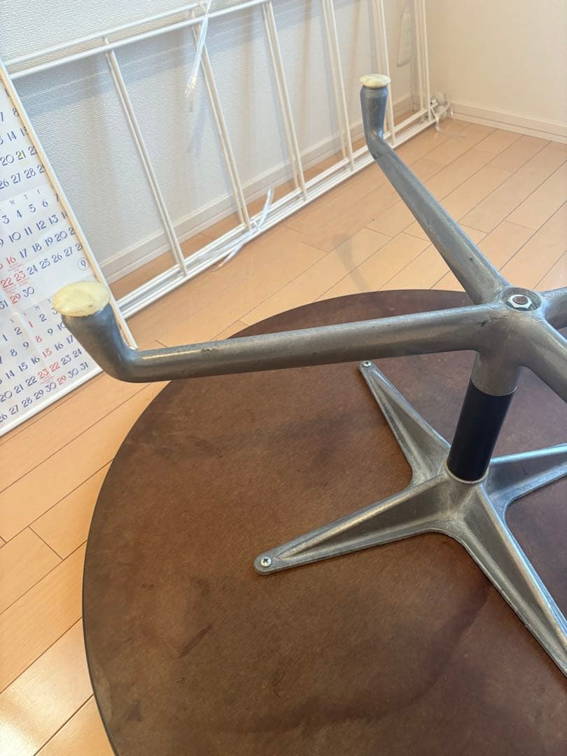 ハーマンミラー製 イームズデザイン コントラクトベース ラウンドテーブル