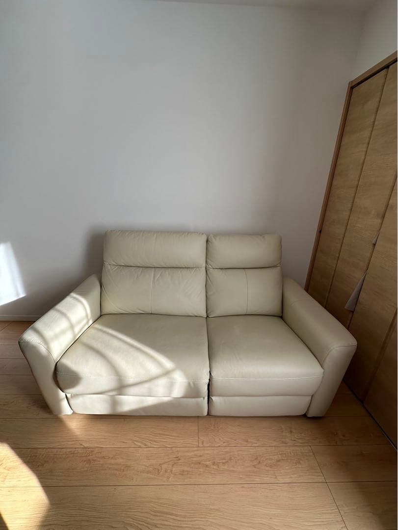クリーム色 レザー 2人掛けソファ リクライニング