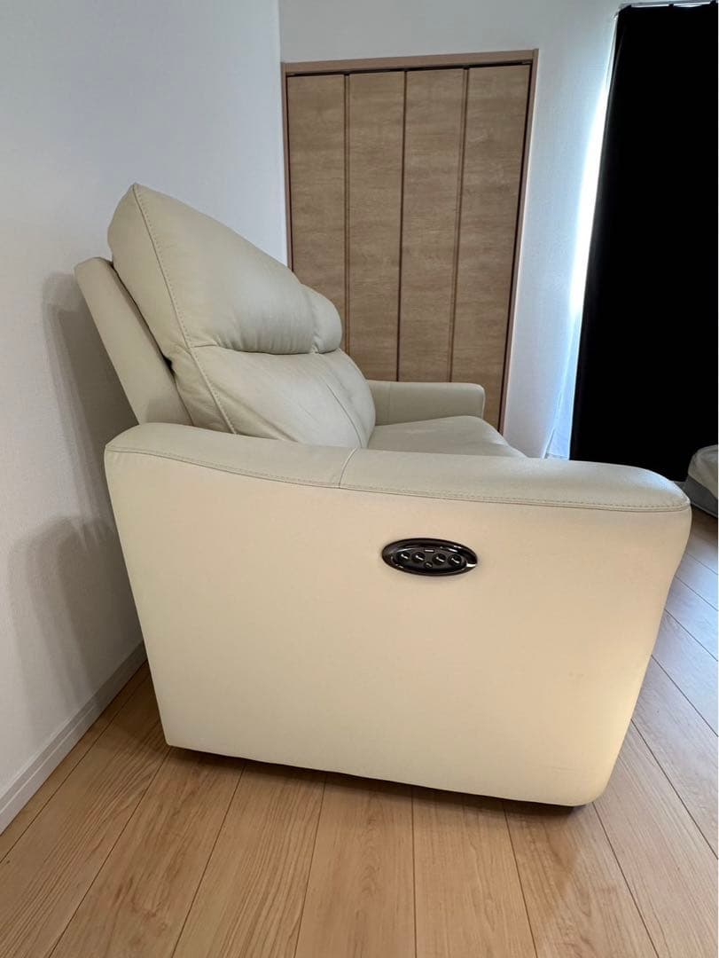 クリーム色 レザー 2人掛けソファ リクライニング