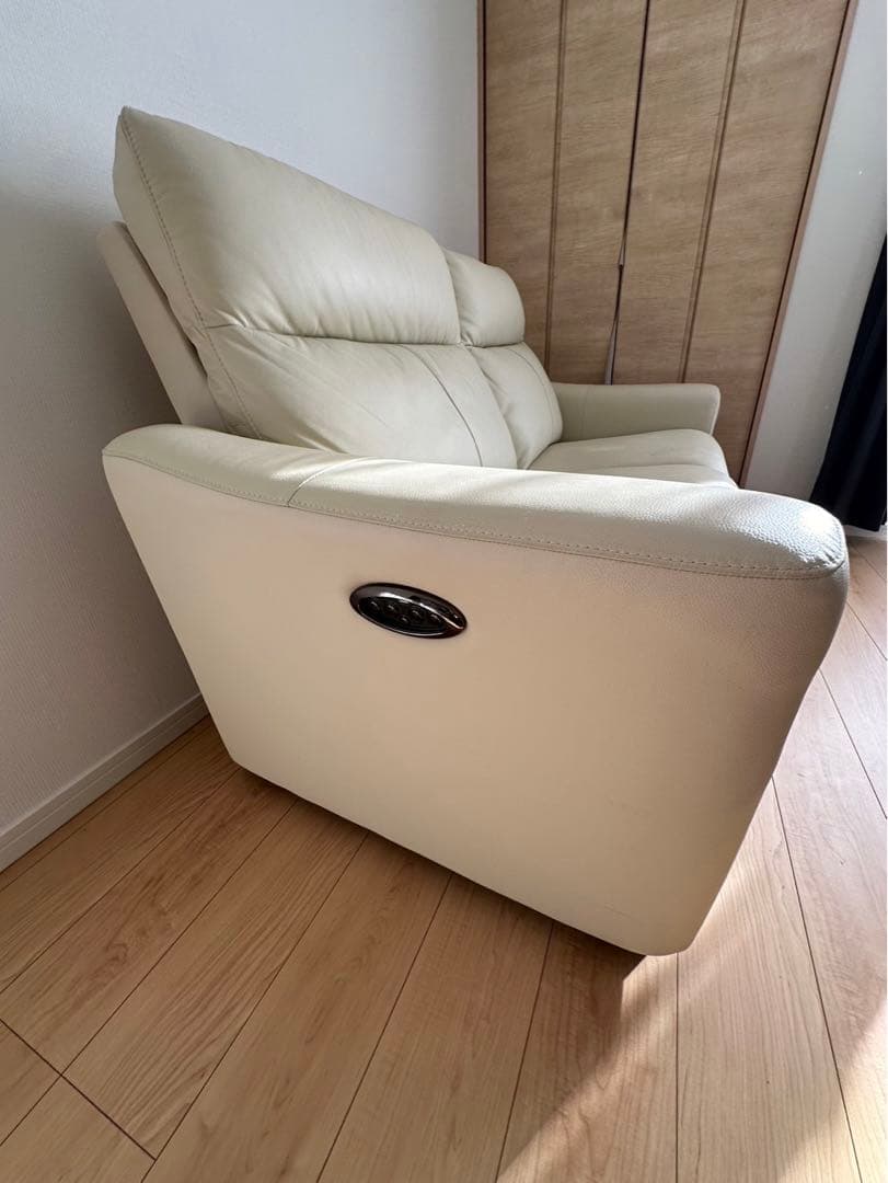 クリーム色 レザー 2人掛けソファ リクライニング