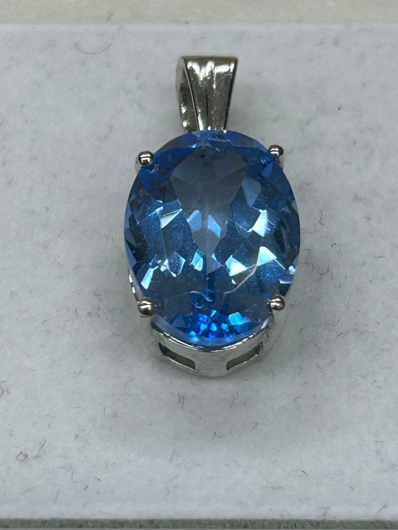 スイスブルートパーズ　シルバーメッキ　ペンダント　トップ　チャーム