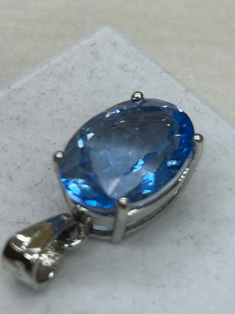 スイスブルートパーズ　シルバーメッキ　ペンダント　トップ　チャーム