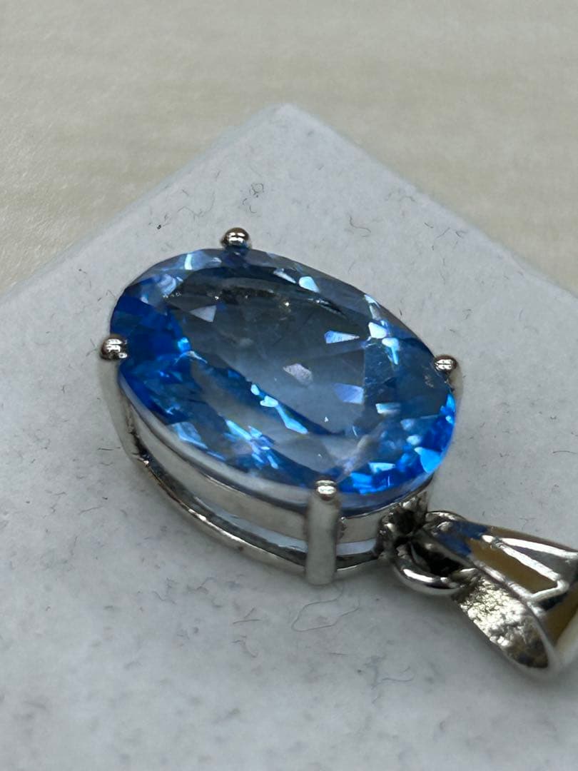 スイスブルートパーズ　シルバーメッキ　ペンダント　トップ　チャーム