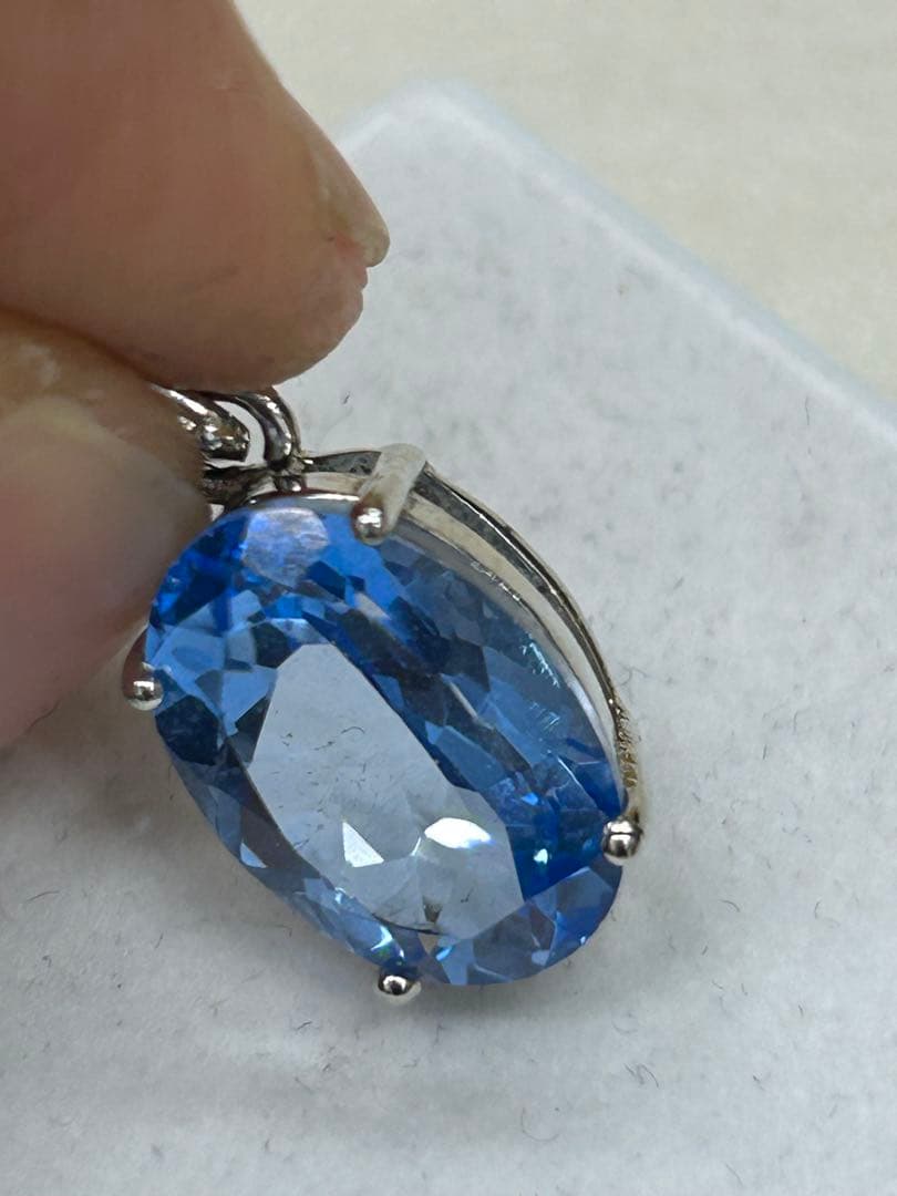 スイスブルートパーズ　シルバーメッキ　ペンダント　トップ　チャーム