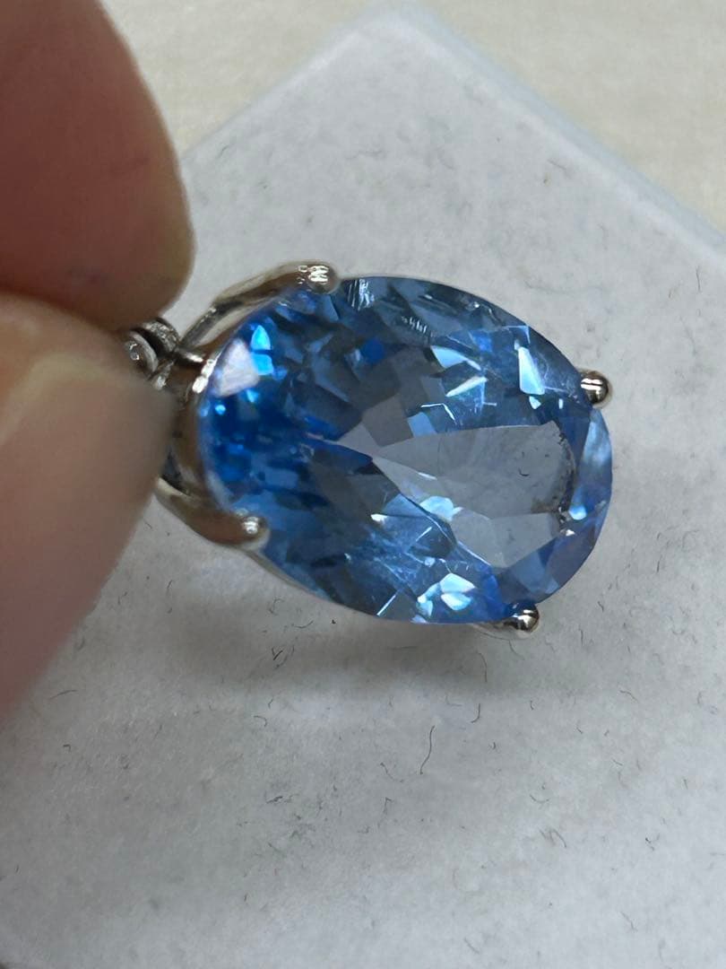 スイスブルートパーズ　シルバーメッキ　ペンダント　トップ　チャーム