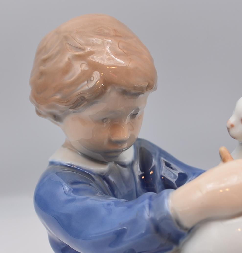 ネコを梳く少女　＃4631　★ロイヤルコペンハーゲン　デンマーク　ヴィンテージ