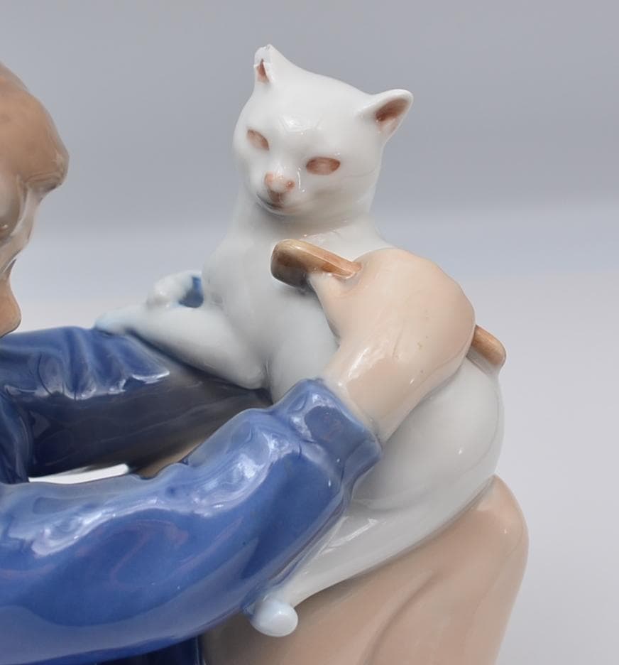 ネコを梳く少女　＃4631　★ロイヤルコペンハーゲン　デンマーク　ヴィンテージ