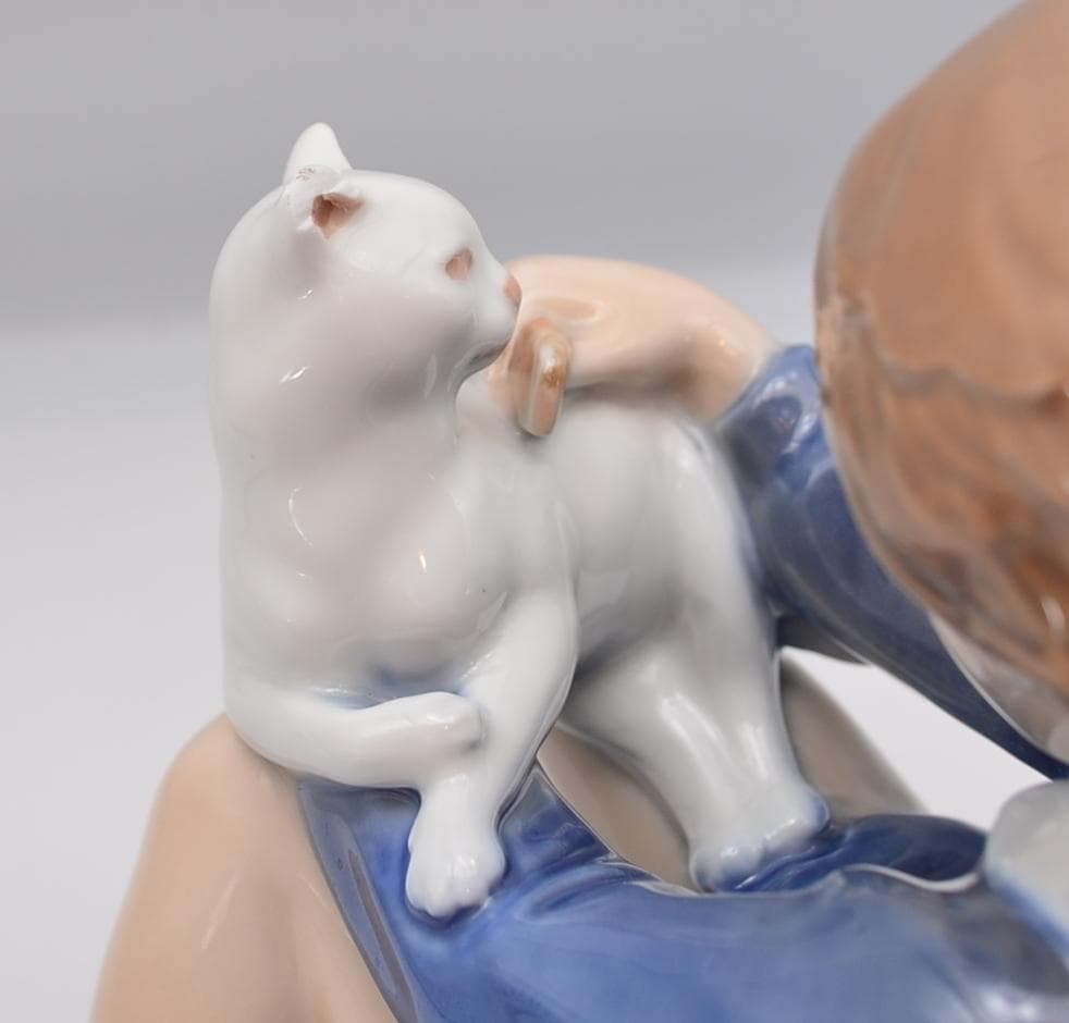 ネコを梳く少女　＃4631　★ロイヤルコペンハーゲン　デンマーク　ヴィンテージ