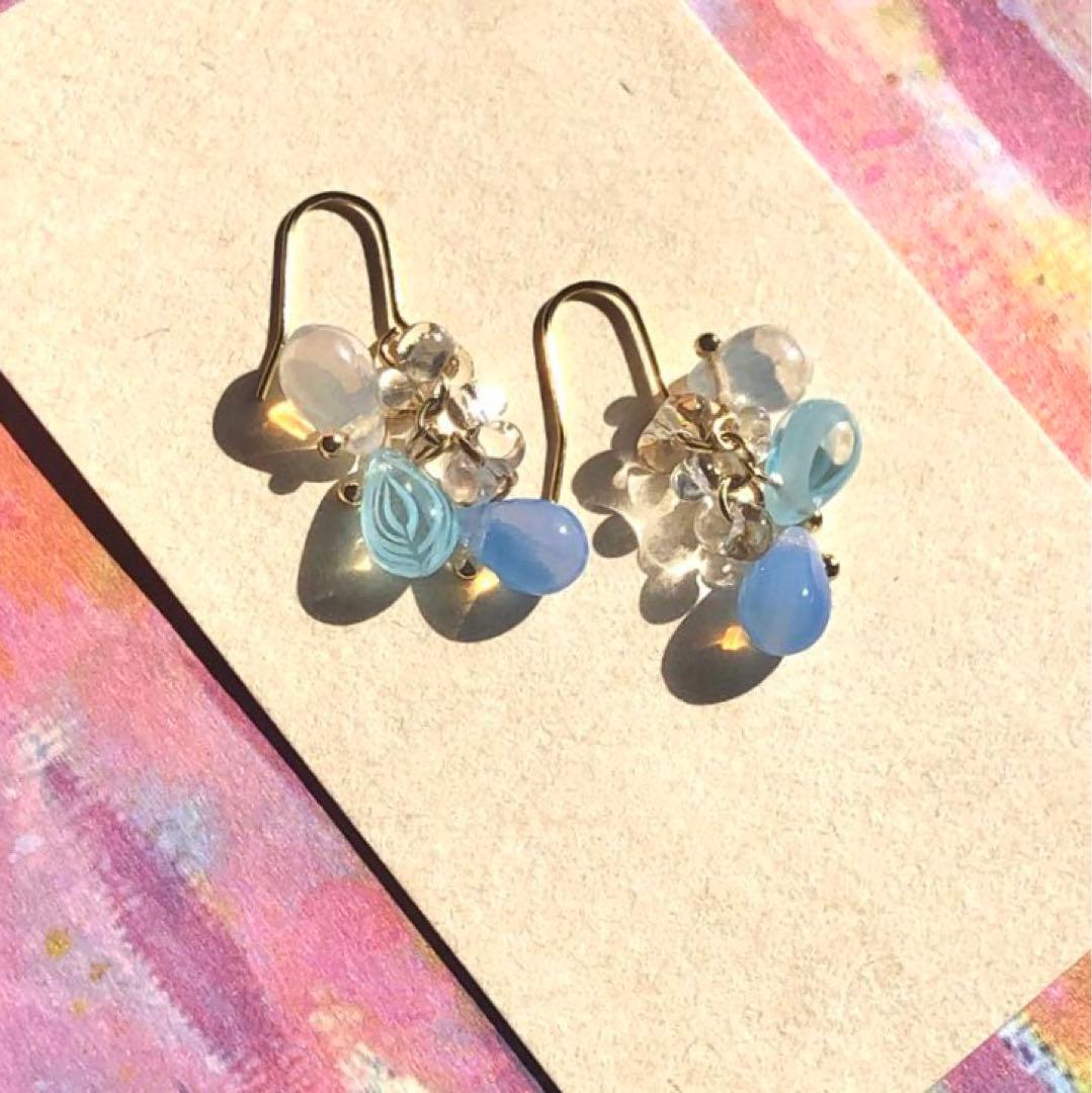 【681】ハンドメイド ガラスビーズ しずく ピアス イヤリング 水色 雫
