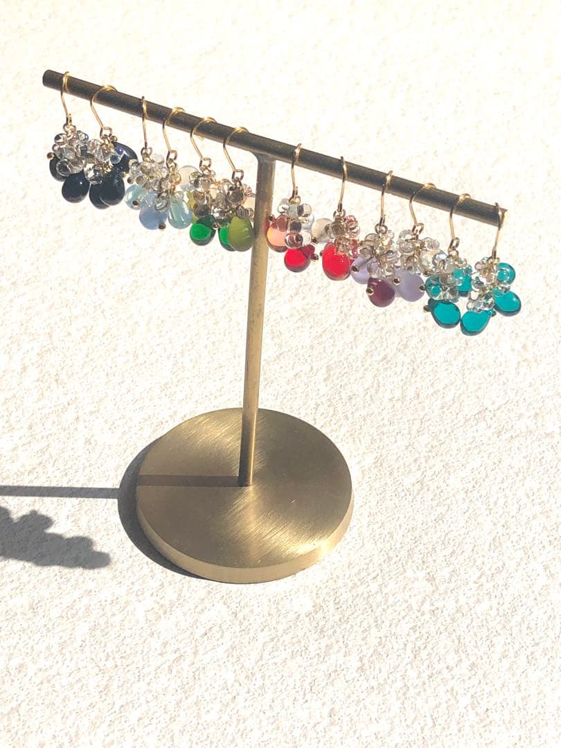 【681】ハンドメイド ガラスビーズ しずく ピアス イヤリング 水色 雫