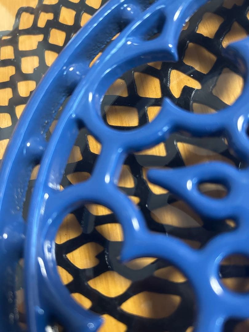 ル・クルーゼ　LE CREUSET 鋳鉄製の花模の 鍋敷　青 ペリドットブルー