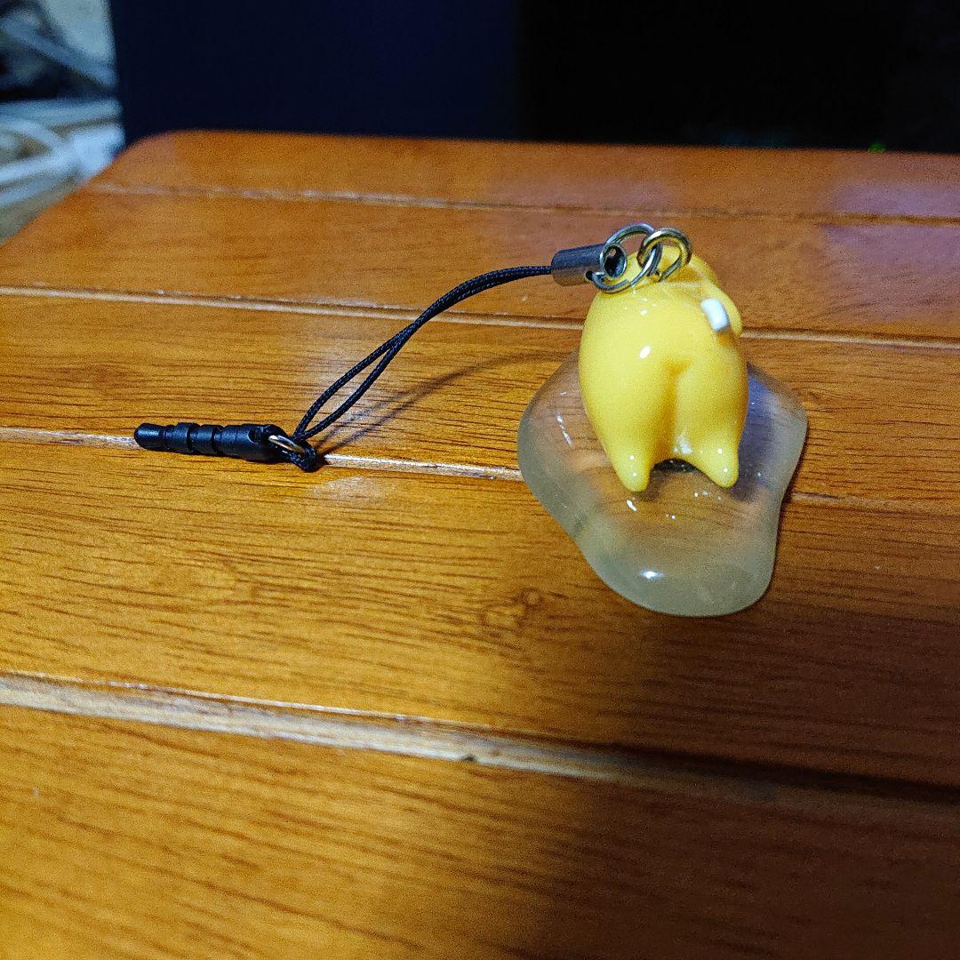 ぐでたま ストラップ 卵の上に寝そべる