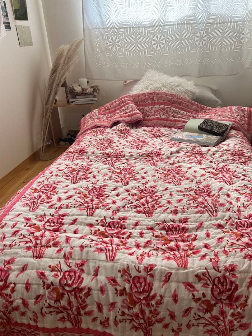 ブロックプリントキルト　赤ピンク　ソファーカバー　布団　キルト　送料込み