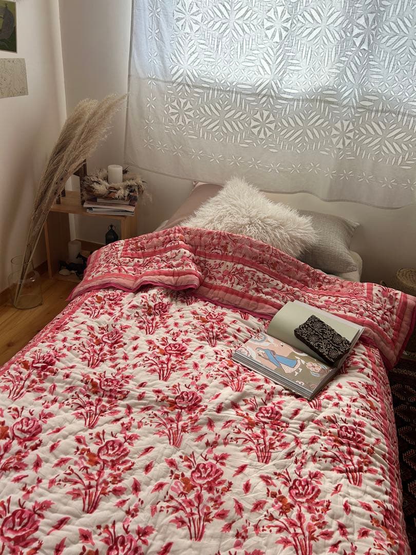 ブロックプリントキルト　赤ピンク　ソファーカバー　布団　キルト　送料込み