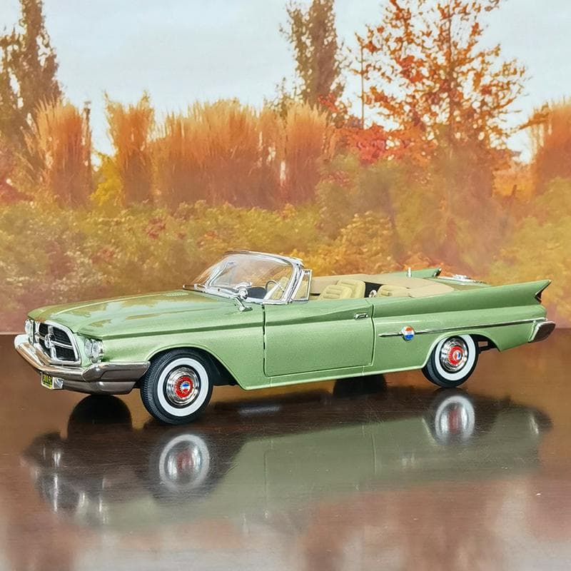 ミニカー 1/18 Roadhawk クライスラー 300F 1960 グリーン