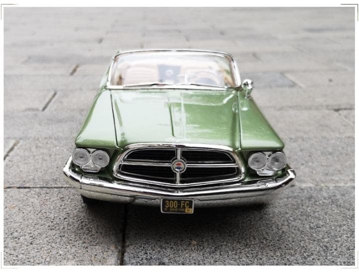 ミニカー 1/18 Roadhawk クライスラー 300F 1960 グリーン