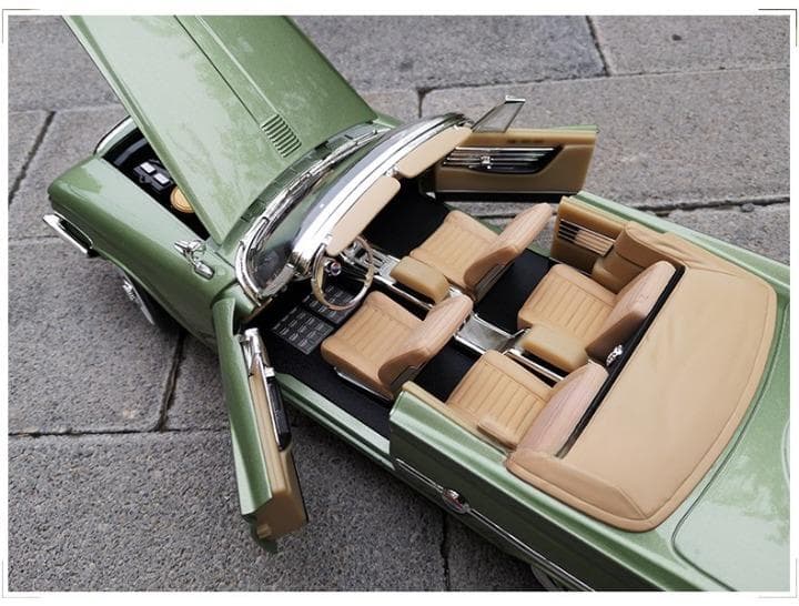 ミニカー 1/18 Roadhawk クライスラー 300F 1960 グリーン