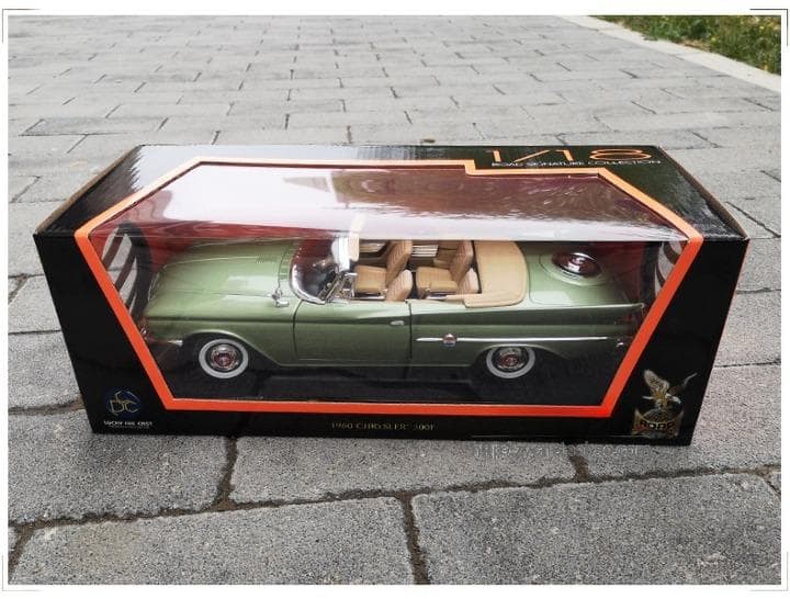 ミニカー 1/18 Roadhawk クライスラー 300F 1960 グリーン