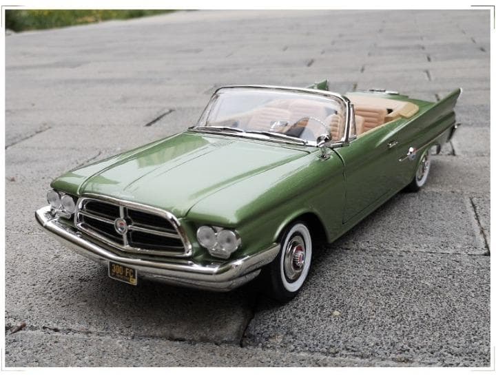 ミニカー 1/18 Roadhawk クライスラー 300F 1960 グリーン