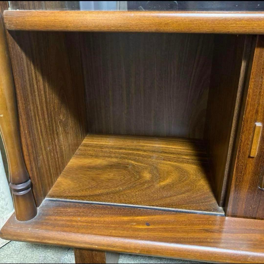 大型ダークブラウン木製キャビネット　木製ガラス扉サイドボード