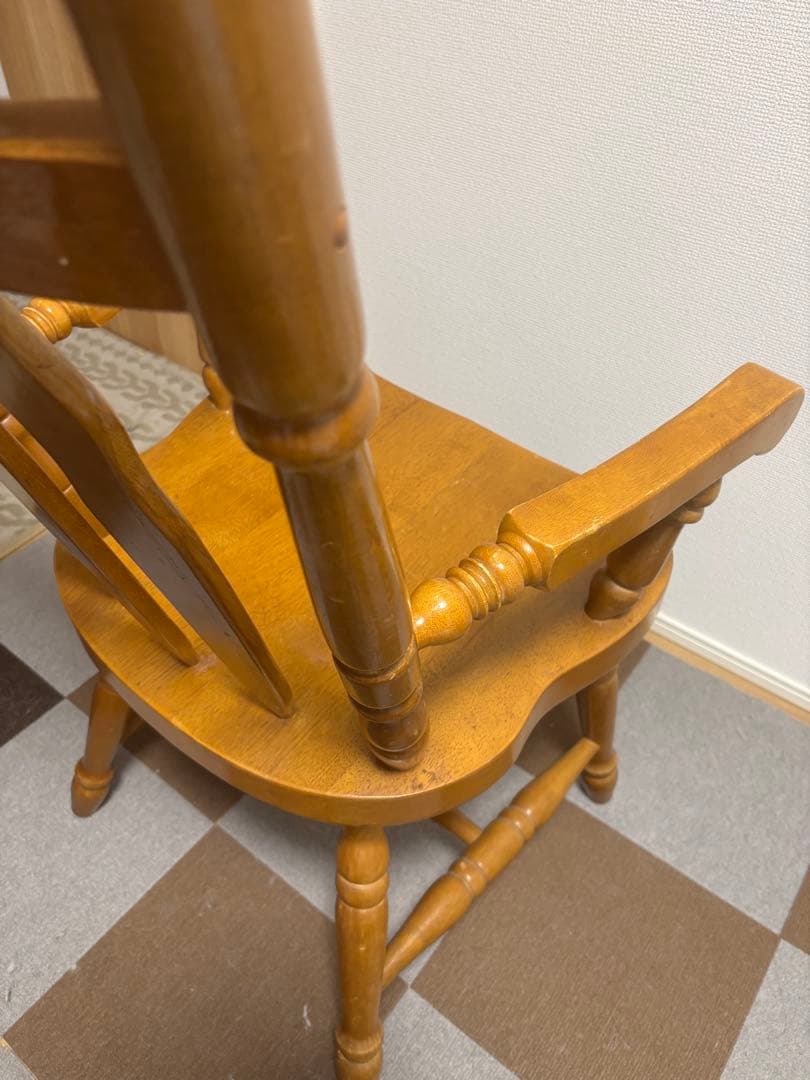 木製アームチェア 肘掛け付き アンティーク調 レトロ椅子