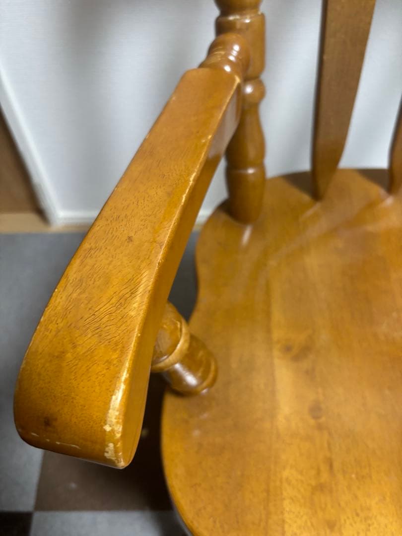 木製アームチェア 肘掛け付き アンティーク調 レトロ椅子