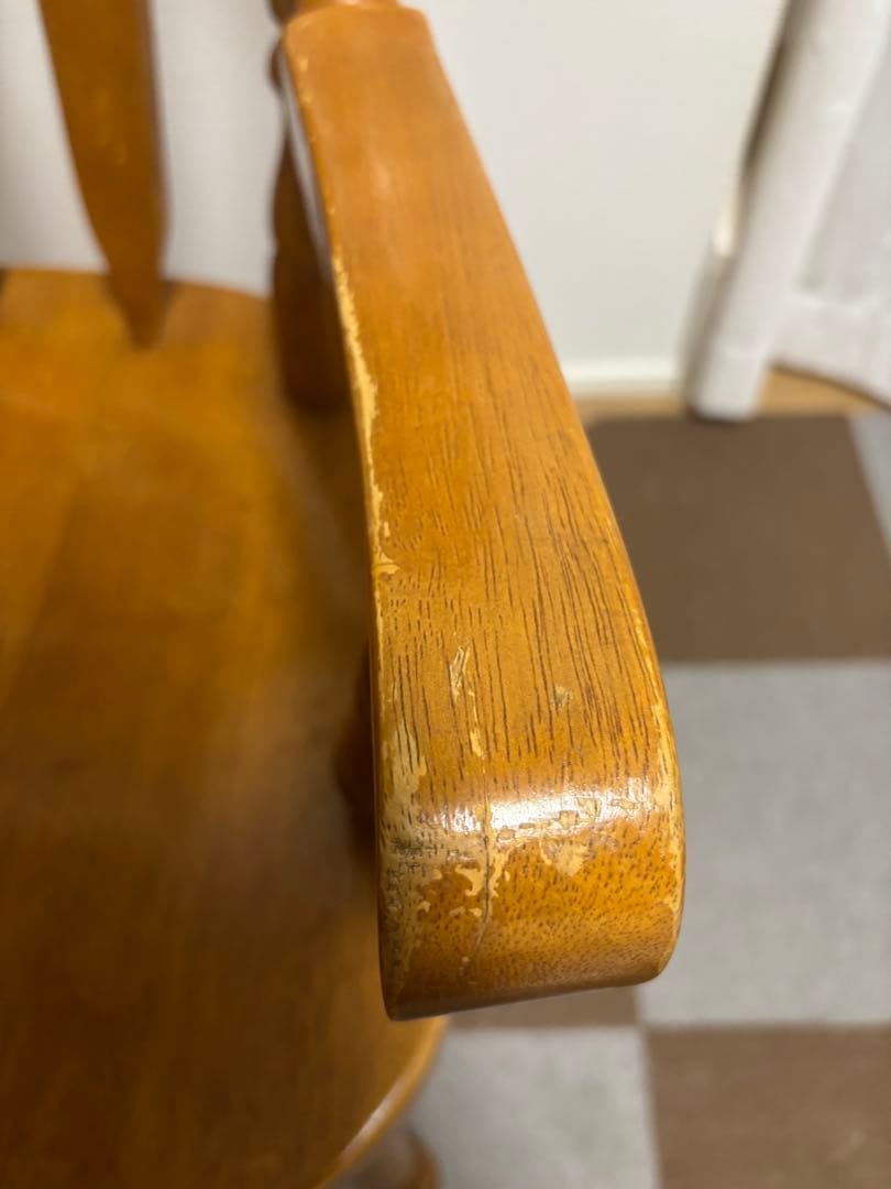 木製アームチェア 肘掛け付き アンティーク調 レトロ椅子