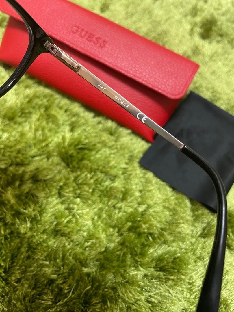 GUESS UVカット420