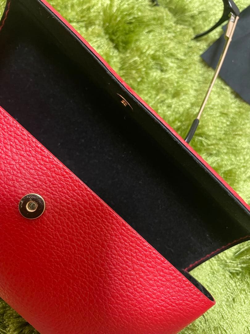 GUESS UVカット420