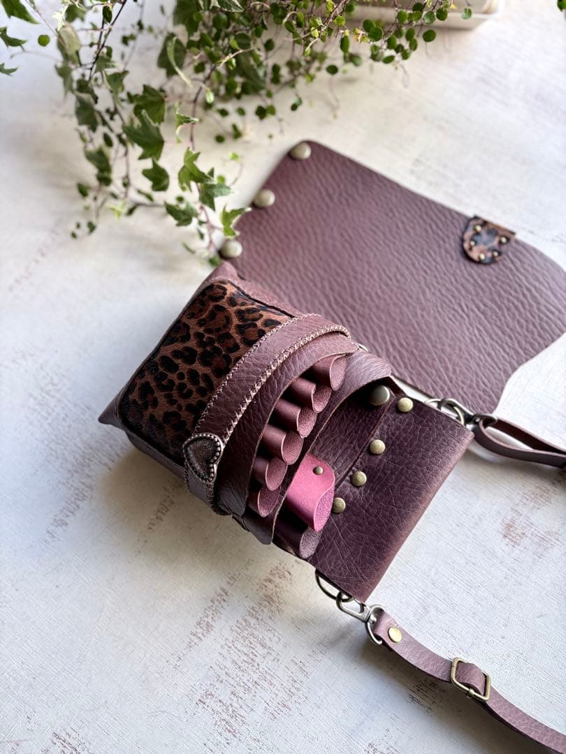 牛革レッドブラウン、ハラコレオパードの蓋付き大容量シザーケース