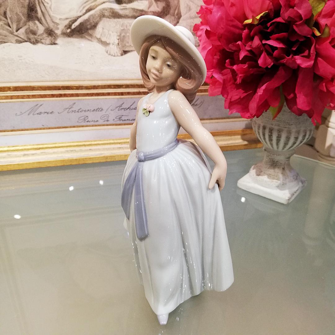 ◆リヤドロ 《可愛いロシータ》6275 フィギュリン