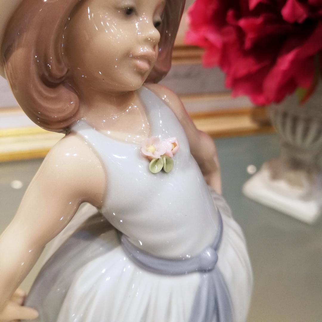 ◆リヤドロ 《可愛いロシータ》6275 フィギュリン