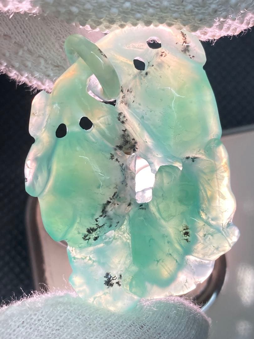 希少 アンティーク 天然翡翠 本翡翠 特殊黒入り 透かし彫り ペンダントトップ