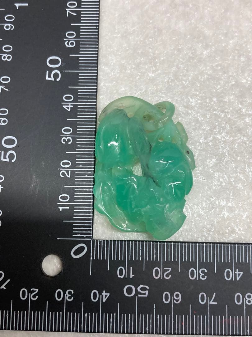 希少 アンティーク 天然翡翠 本翡翠 特殊黒入り 透かし彫り ペンダントトップ