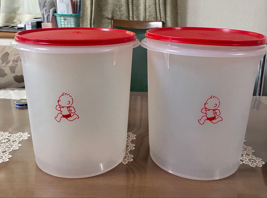 Tupperware 大容量食品保存容器 2個セット　1個ハンドル付き