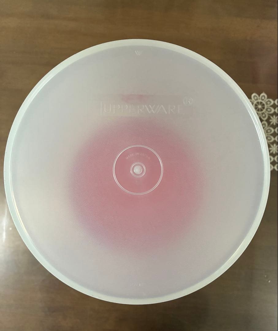 Tupperware 大容量食品保存容器 2個セット　1個ハンドル付き