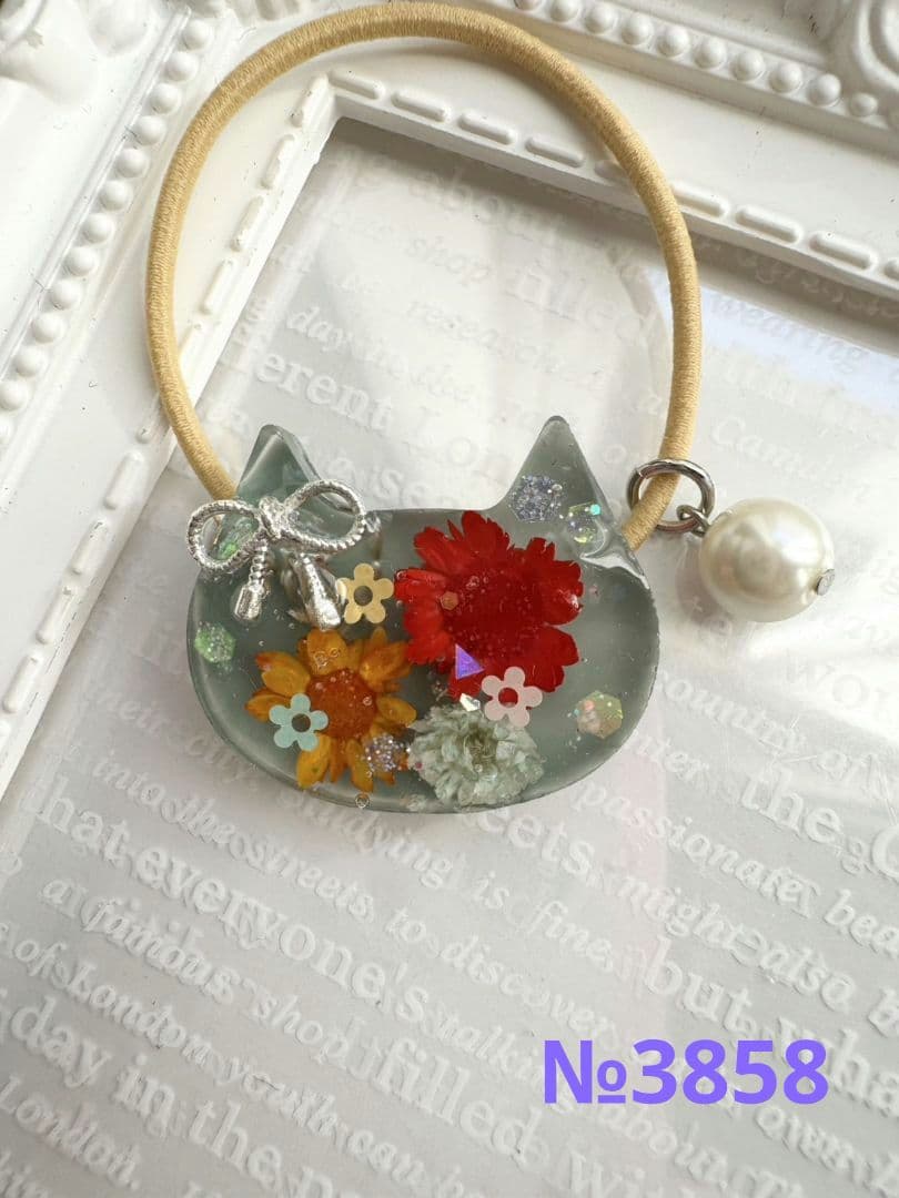 リリィ様お取り置き№3858 ねこ型フラワーレジンヘアゴム - メルカリ