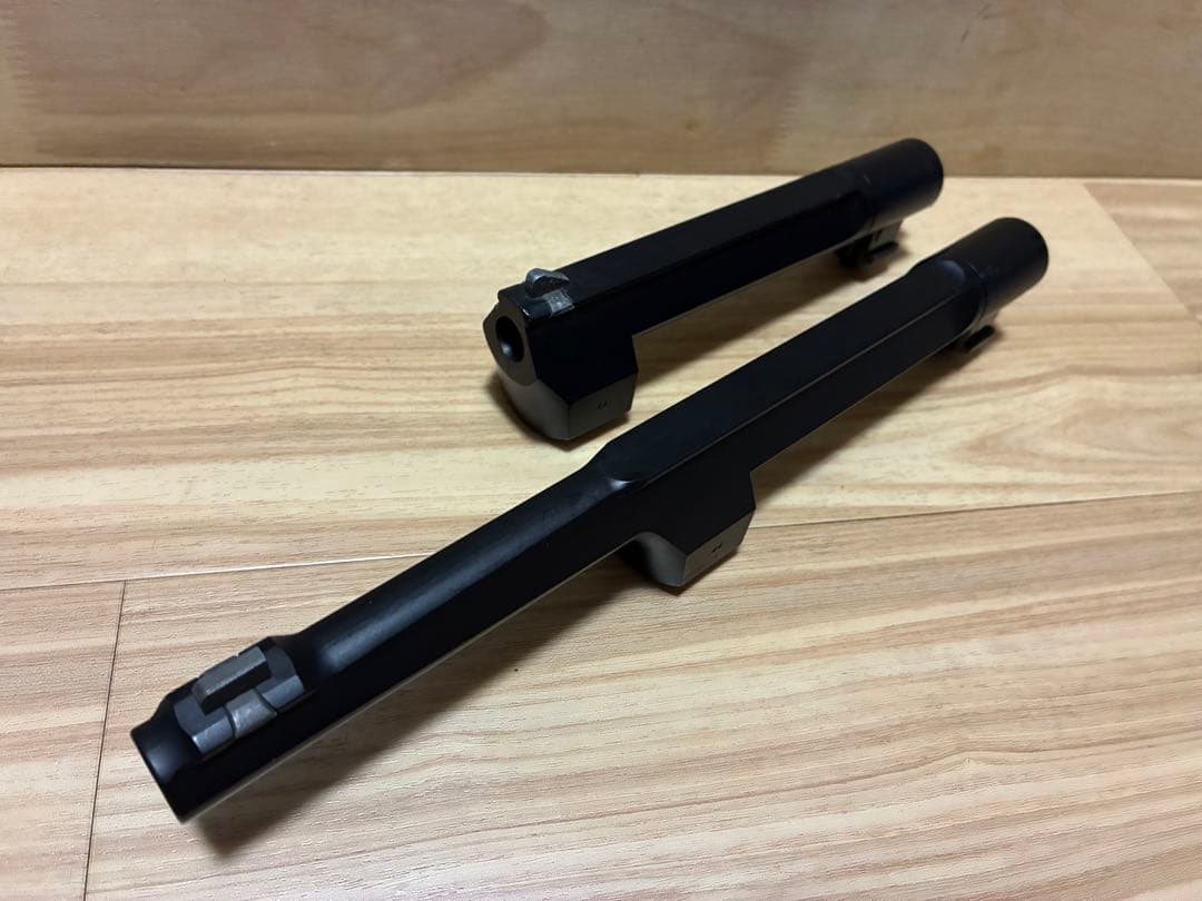 東京マルイvz61 スコーピオン　固定ガスガン デザートイーグル　2丁セット