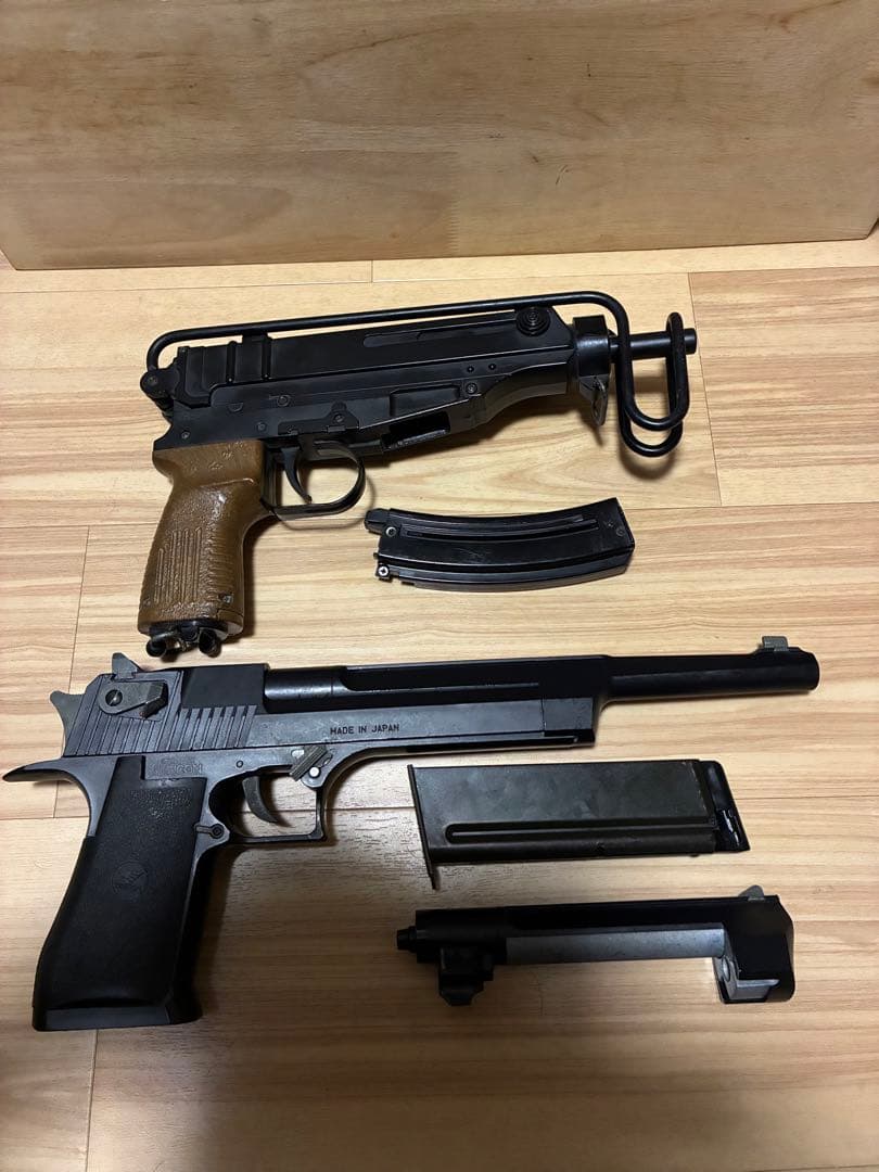 東京マルイvz61 スコーピオン　固定ガスガン デザートイーグル　2丁セット